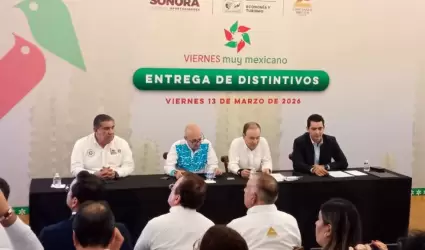 Entrega de distintivos del programa Viernes muy mexicano, de la Concanaco Servyt