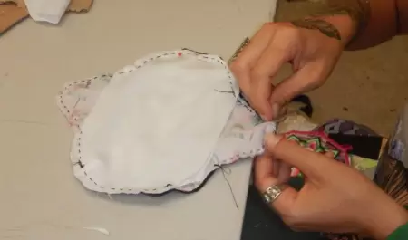 Elaboraci�n de toallas femeninas reutilizables