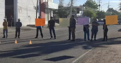 Bloqueo en la calle Mendoza, entre Carlos Caturegli y Leandro P. Gaxiola.