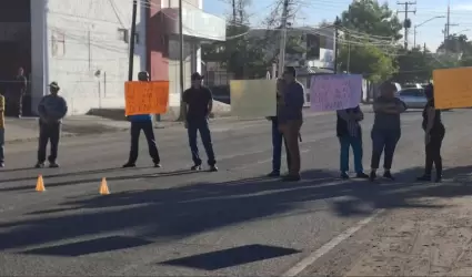 Bloqueo en la calle Mendoza, entre Carlos Caturegli y Leandro P. Gaxiola.