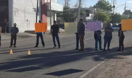Bloqueo en la calle Mendoza, entre Carlos Caturegli y Leandro P. Gaxiola.