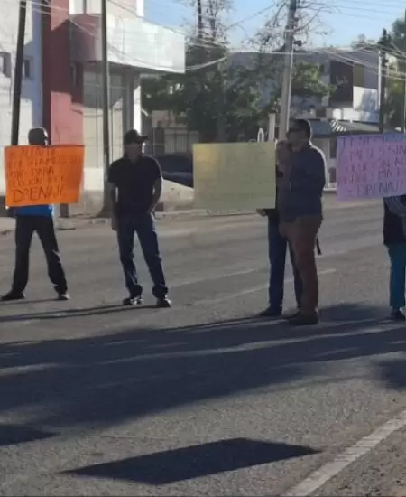 Bloqueo en la calle Mendoza, entre Carlos Caturegli y Leandro P. Gaxiola.