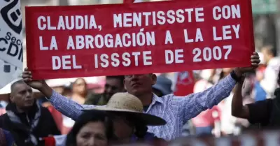 Movilizaci�n de integrantes de la CNTE sobre Paseo de la Reforma