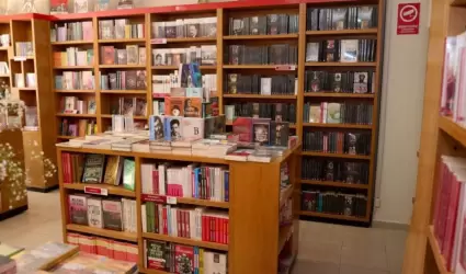 Entrega de la colecci�n "25 para el 25" , libros, FCE