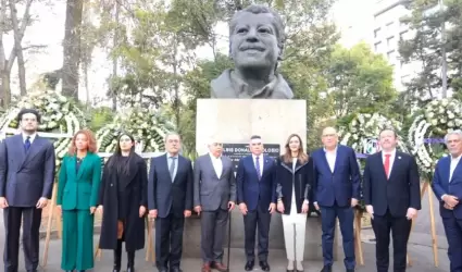 Guardia de honor en memoria de Luis Donaldo Colosio