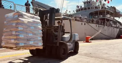 Barco con ayuda humanitaria para Cuba