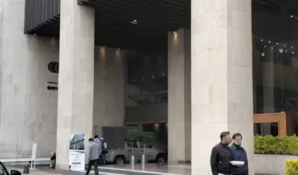 Hombre cae desde el piso 21