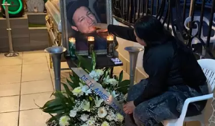 Restos de Marco Antonio son velados en Bah�a de Kino.