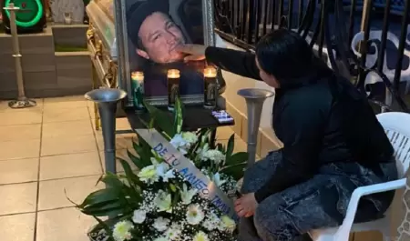 Restos de Marco Antonio son velados en Bah�a de Kino.