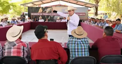 Reuni�n con ejidatarios del Fuerte Mayo