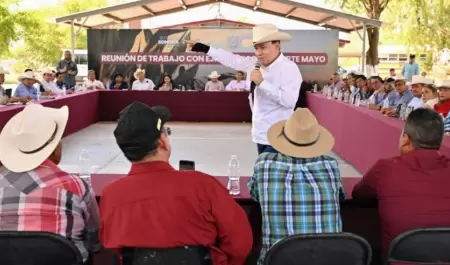 Reuni�n con ejidatarios del Fuerte Mayo