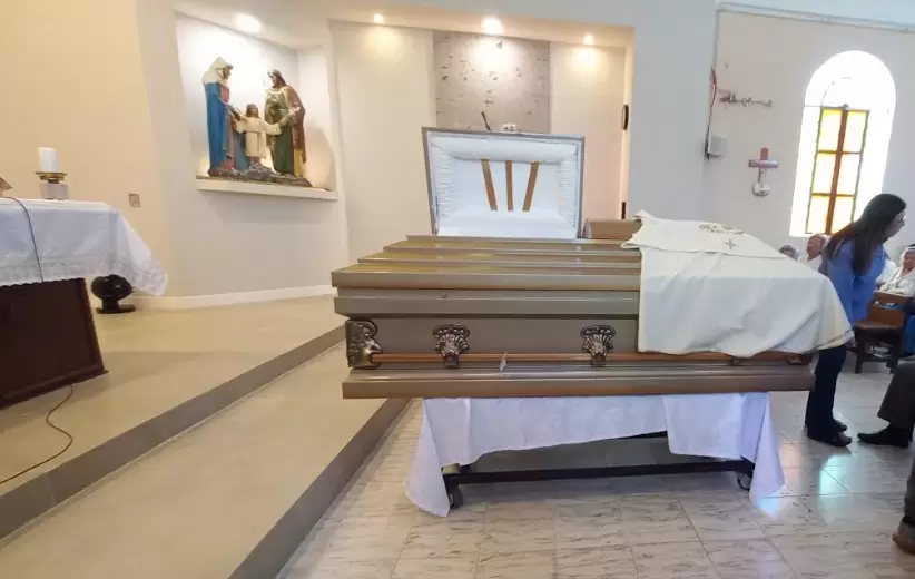 Adiós al padre Everardo.