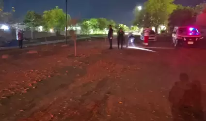 Choque de motocicleta contra una banca