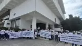 Jubilados de CFE protestan en el Congreso
