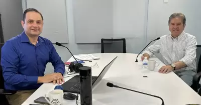 V�ctor Hugo Celaya en entrevista con juan Carlos Z��iga