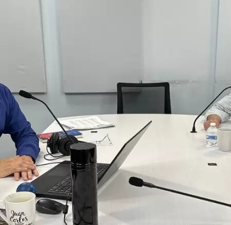 V�ctor Hugo Celaya en entrevista con juan Carlos Z��iga