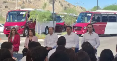 Entrega de camiones en Hermosillo