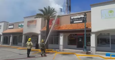 Incendio en negocio de venta de pollo asado