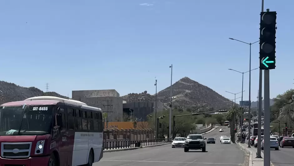 Nueva vuelta a la izquierda en bulevar Rosales