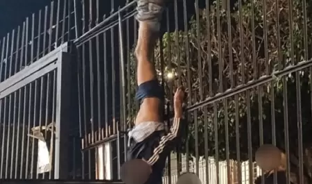 Queda colgado al intentar robar en parroquia