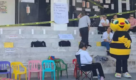 Asociaci�n de estancias infantiles cierra todos los accesos al Congreso