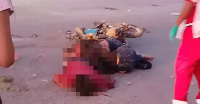 Motocicleta con tres tripulantes fue embestida por un tr�iler