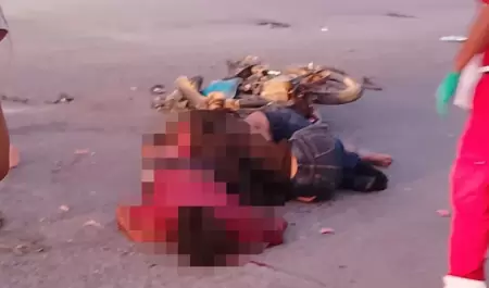 Motocicleta con tres tripulantes fue embestida por un tr�iler