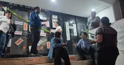 Diputados de oposici�n no pudieron ingresar a sesi�n nocturna del Congreso