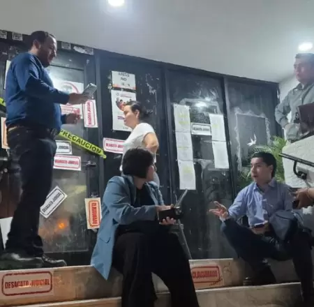 Diputados de oposici�n no pudieron ingresar a sesi�n nocturna del Congreso