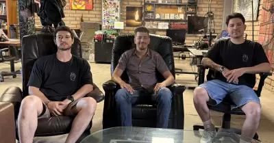 Integrantes del colectivo de muralistas Sangre del Desierto