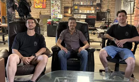 Integrantes del colectivo de muralistas Sangre del Desierto