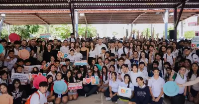 M�s de mil estudiantes se grad�an libres de adicciones en Hermosillo