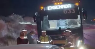 Choque por alcance de autob�s de Tufesa con auto sed�n