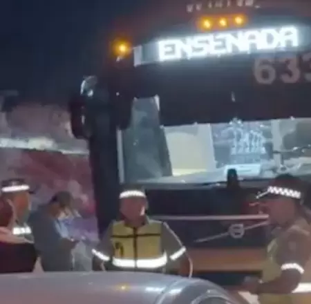 Choque por alcance de autob�s de Tufesa con auto sed�n