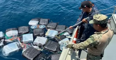 Aseguran 18 bultos con 904 kilos de coca�na, al noroeste de Puerto Chiapas.