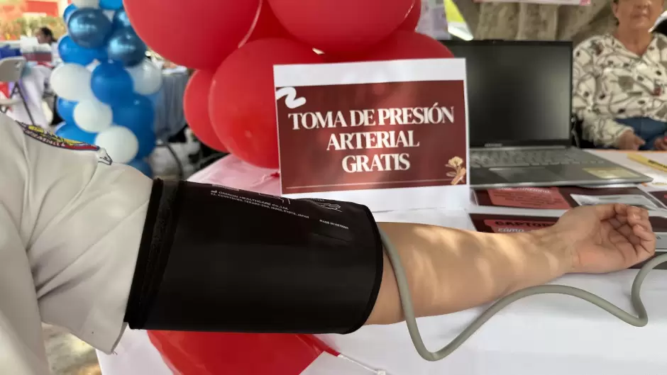Feria de salud en Villa de Seris, toma de presi�n arterial
