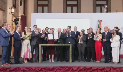 Firma "hist�rica" de un acuerdo para el Fomento de la Industria Sider�rgica Mexi