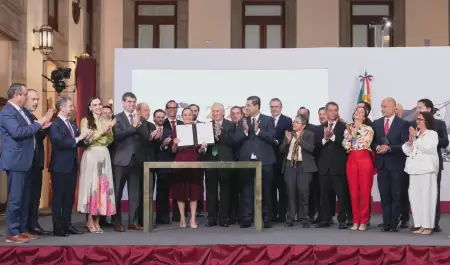 Firma "hist�rica" de un acuerdo para el Fomento de la Industria Sider�rgica Mexi