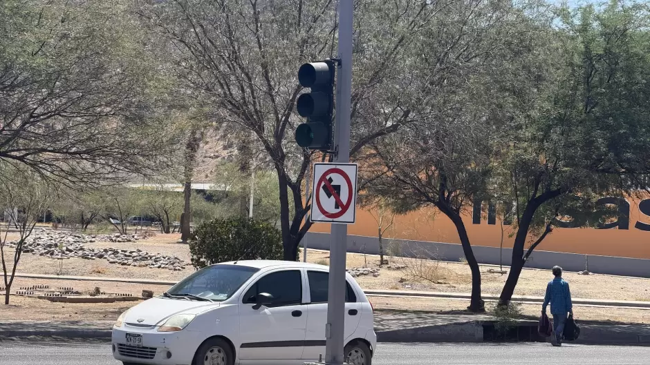 Eliminan vuelta a la izquierda en la intersecci�n del bulevar Rosales y la avenida de la Cultura