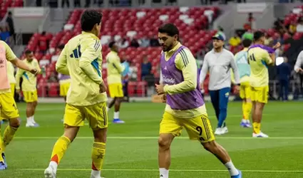 Calentamiento de las �guilas del Am�rica y los Pumas de la UNAM previo al duelo 