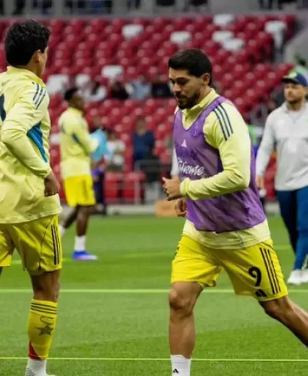 Calentamiento de las �guilas del Am�rica y los Pumas de la UNAM previo al duelo 