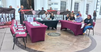 Mesa de negociaci�n instalada por el Steus en Palacio de Gobierno