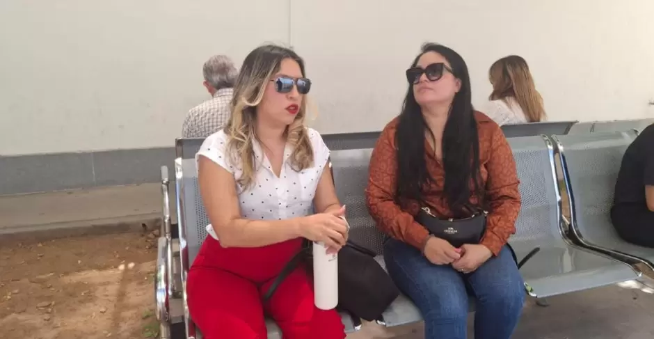 Familiares de v�ctima fallecida tras aplicaci�n de suero