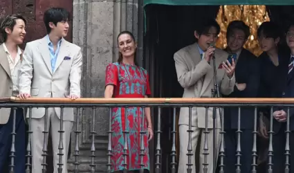 BTS en balc�n de Palacio Nacional
