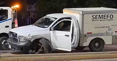 Camioneta de Semefo