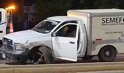 Camioneta de Semefo