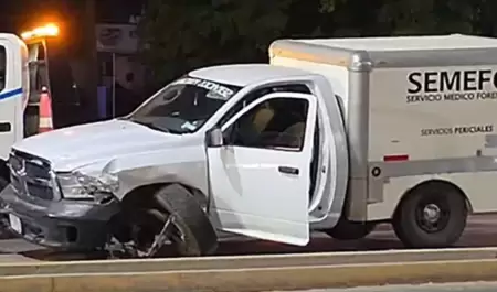 Camioneta de Semefo