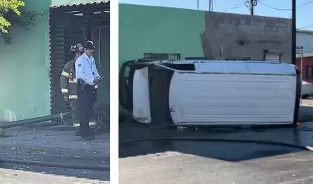 Choca y vuelca camioneta de florer�a en la colonia Balderrama