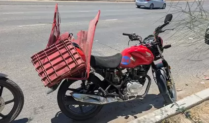 Auto embiste a motociclista