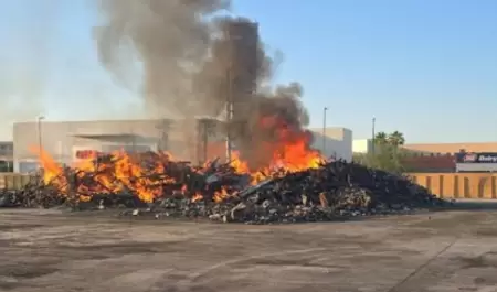 Incendio en escombros de Sam's Club